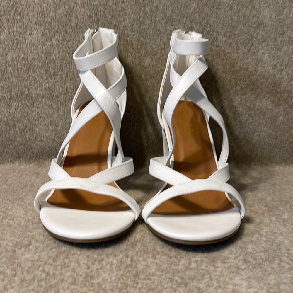 White Bommilel chunky heel open toes sandals Size 8.5